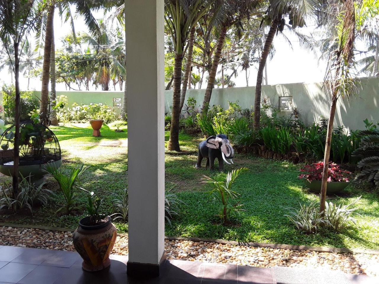 Karl Holiday Bungalow Kalutara Exterior photo
