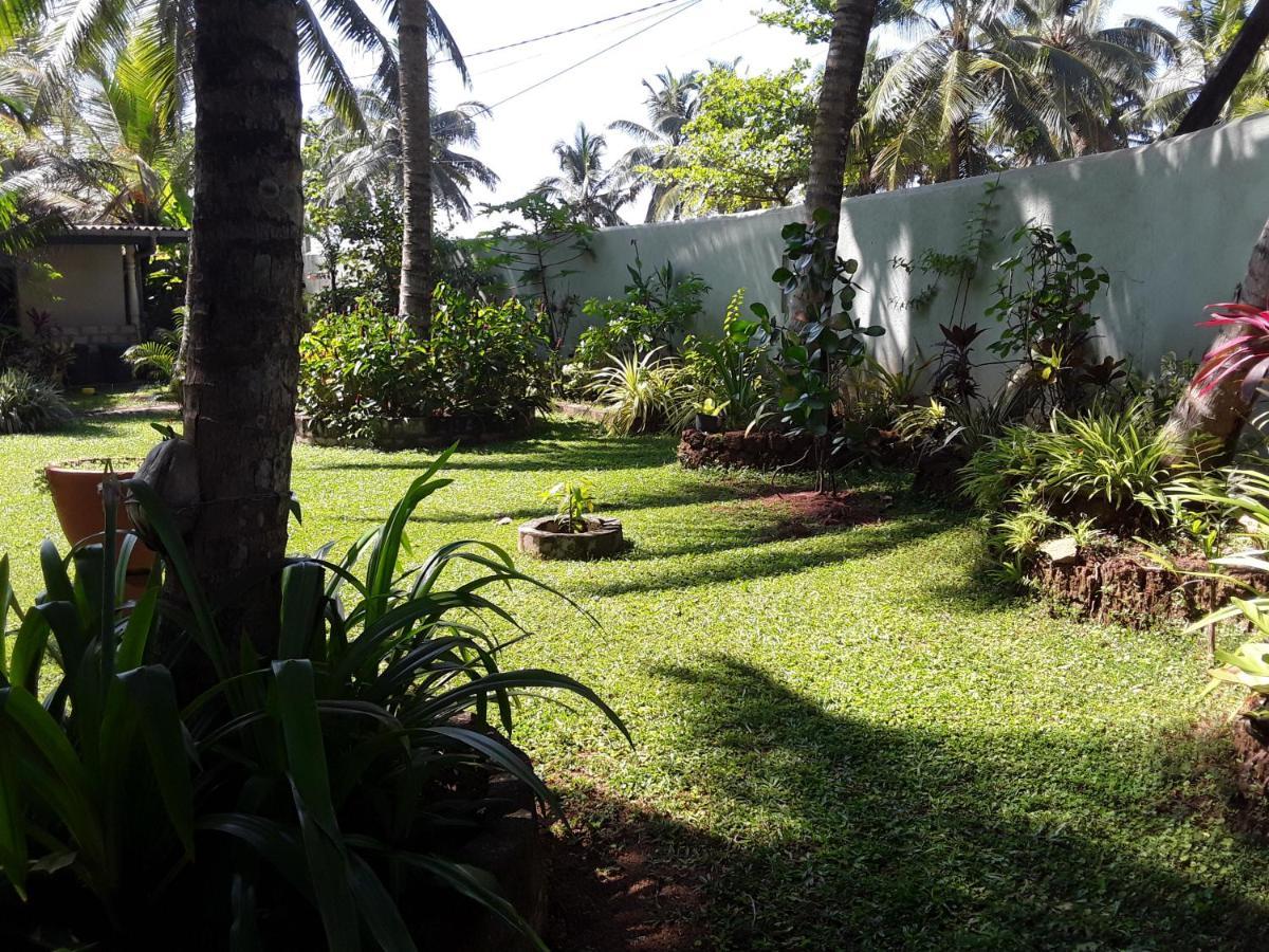 Karl Holiday Bungalow Kalutara Exterior photo